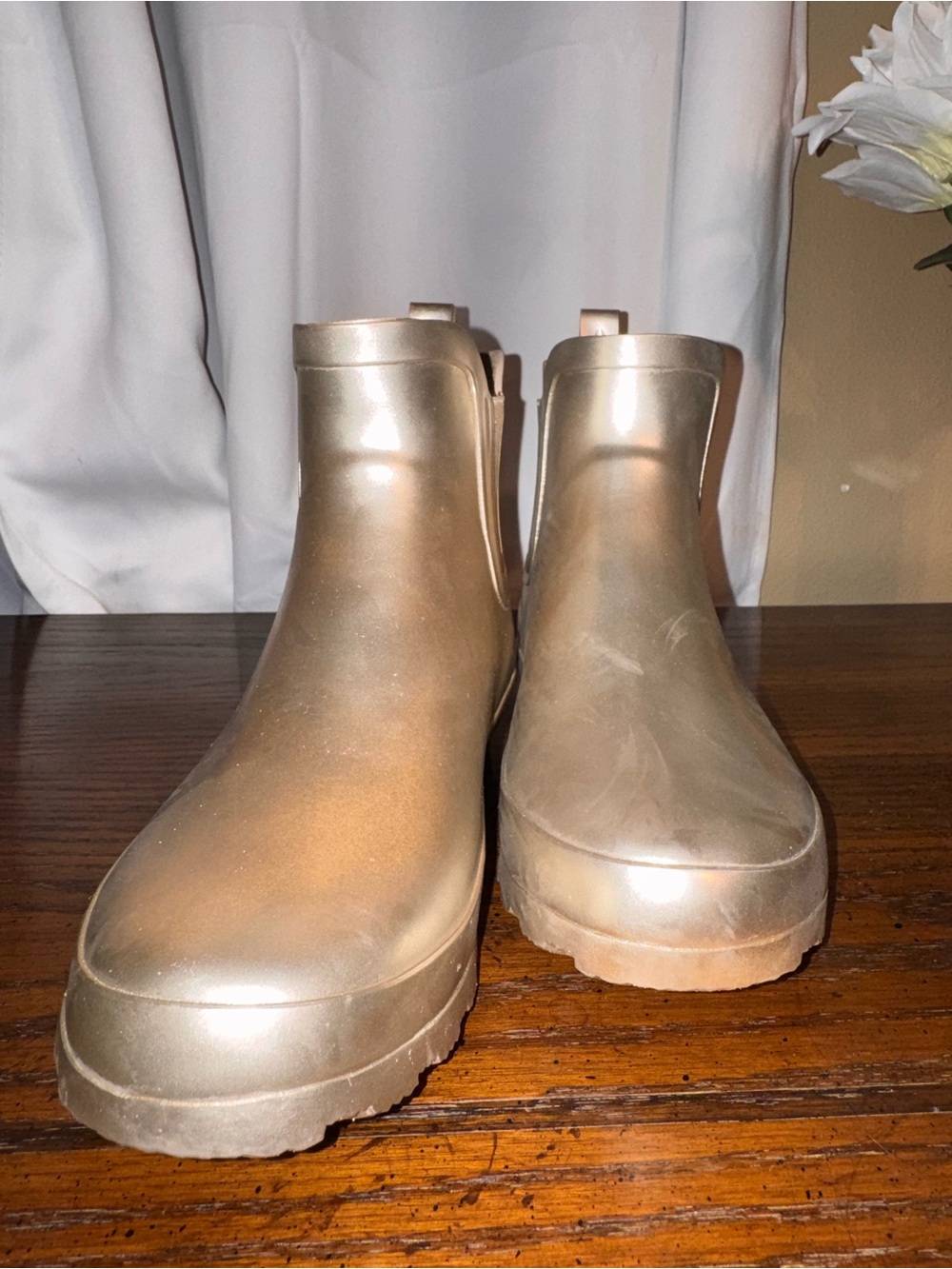 *New* London Fog Women's Metallic Gold Rain Boots - Picture 4 of 8
